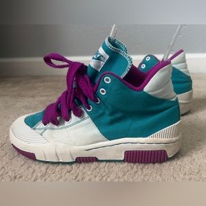 Nike old school colorblock sneakers Size: US 8.5, UK 6, EUR 40.